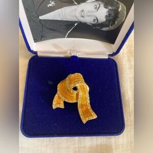 Camrose‎ & Kross JBK Jacqueline B. Kennedy Vintage Brooch Swarovski Crystals